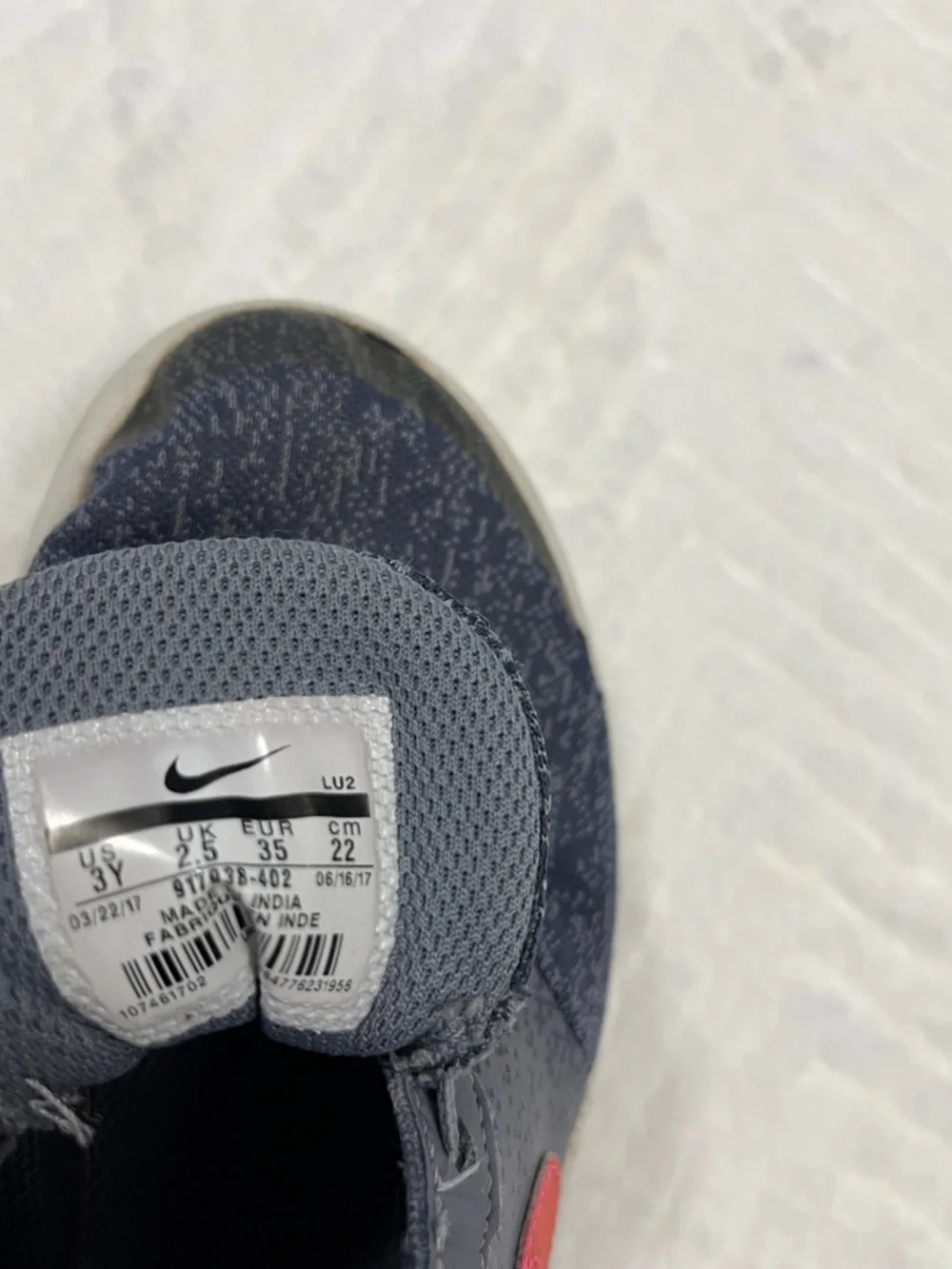 Nike Kids Sneaker‎ Shoes Pink Swoosh size 3 grayish blue Velcro
